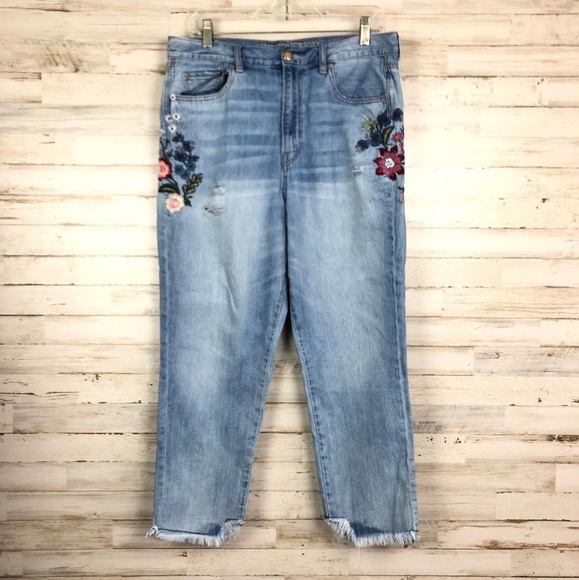 American Eagle Outfitters Denim - Beautiful American Eagle embroidered mom jean